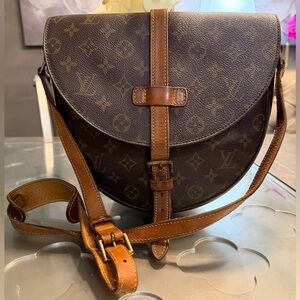 Louis Vuitton Chantilly GM Crossbody Shoulder Bag